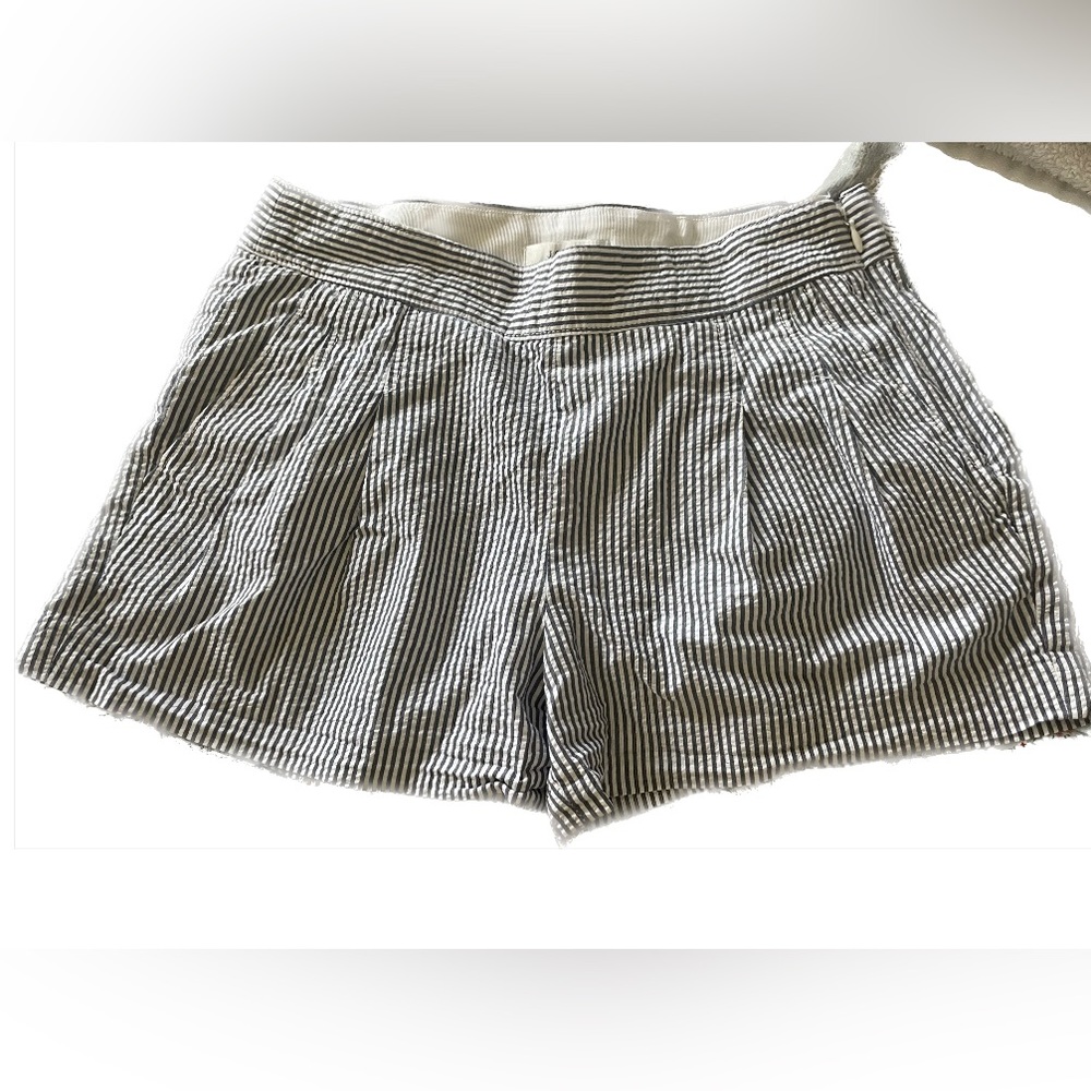 Black and white pleated stripe seersucker J. Crew shorts size 00